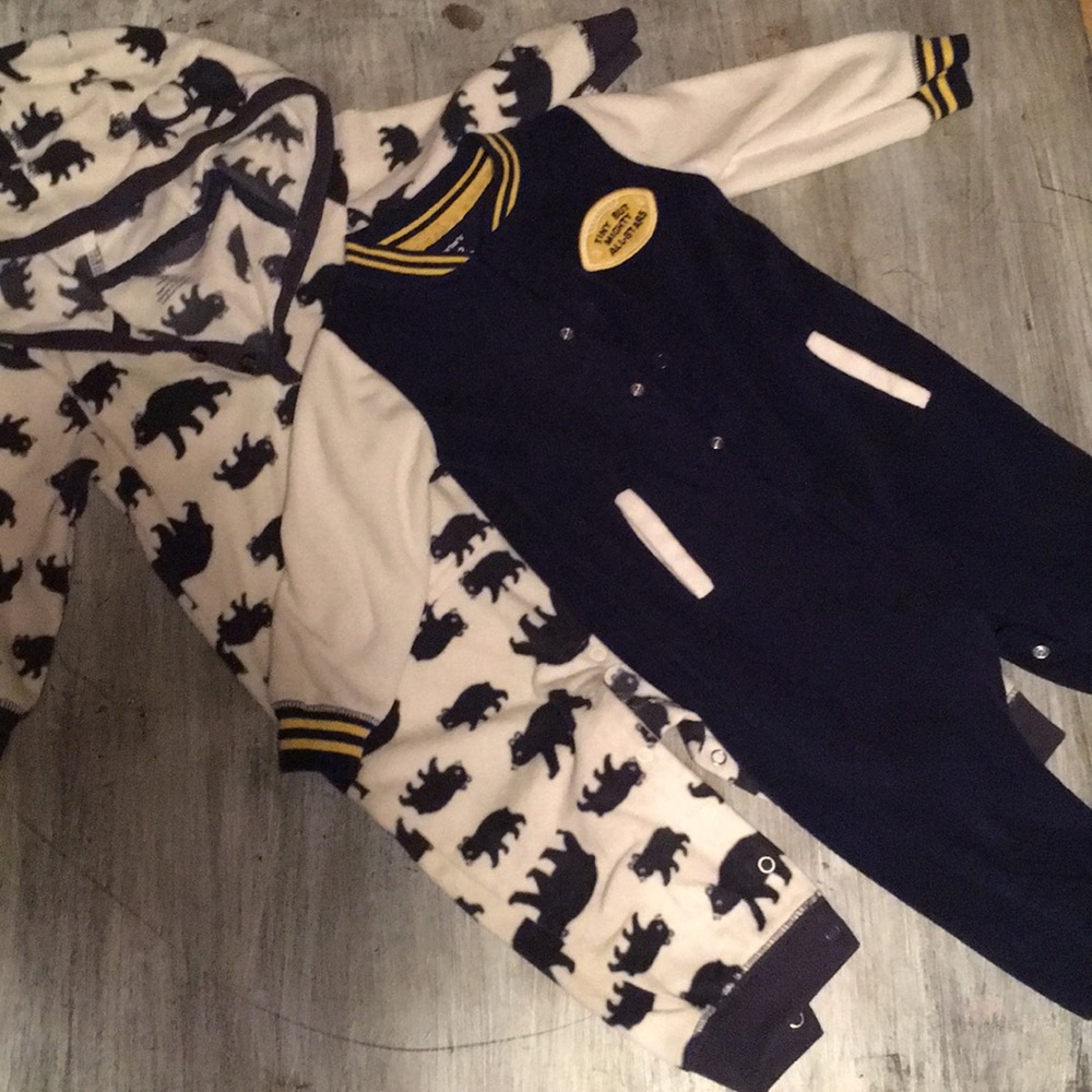 Two long sleeve boys “Carter’s” nighties